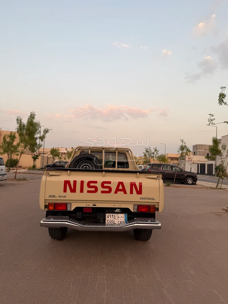 2021 نيسان بيك اب