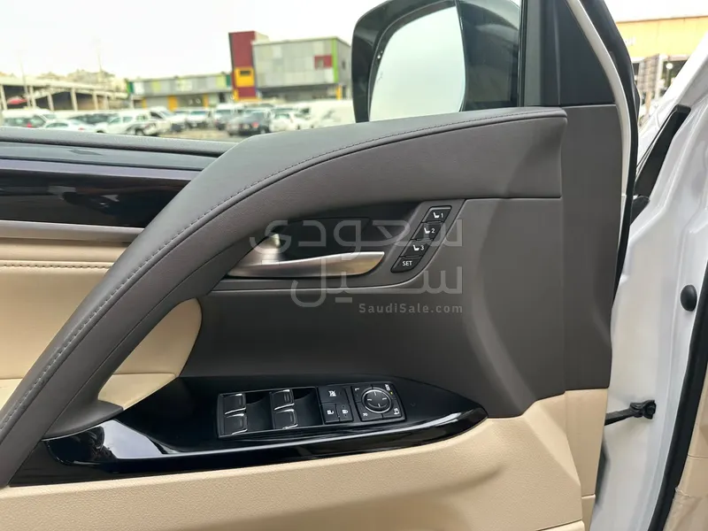 2021 لكزس إل إكس 570