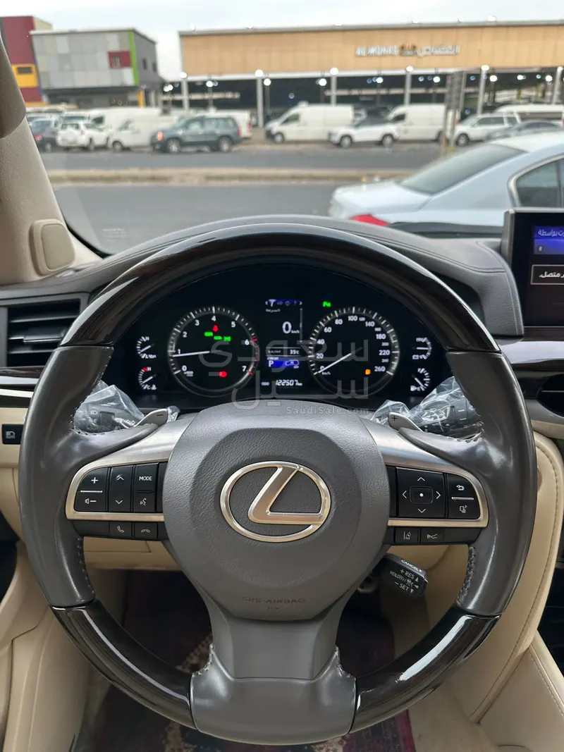 2021 لكزس إل إكس 570