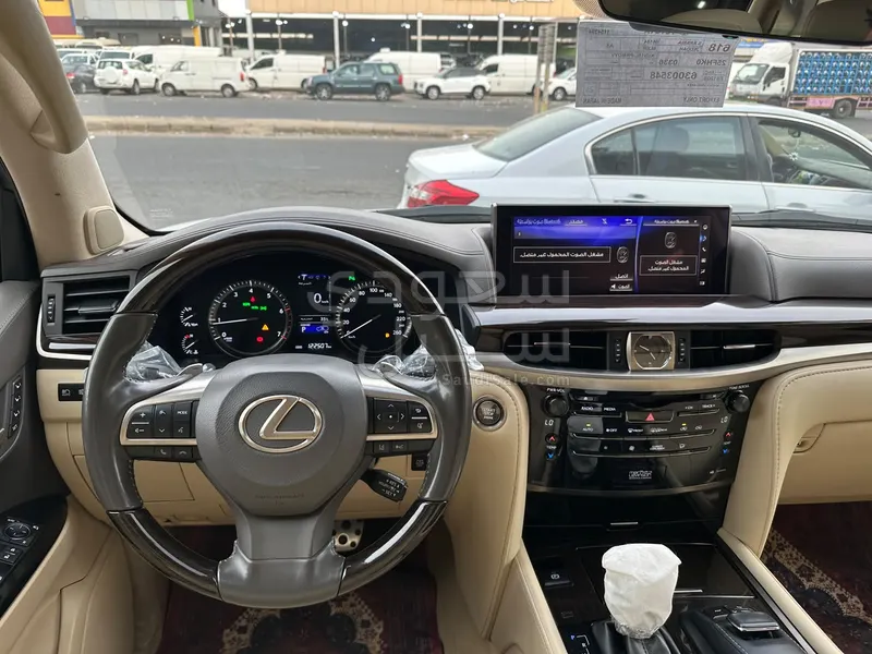 2021 لكزس إل إكس 570