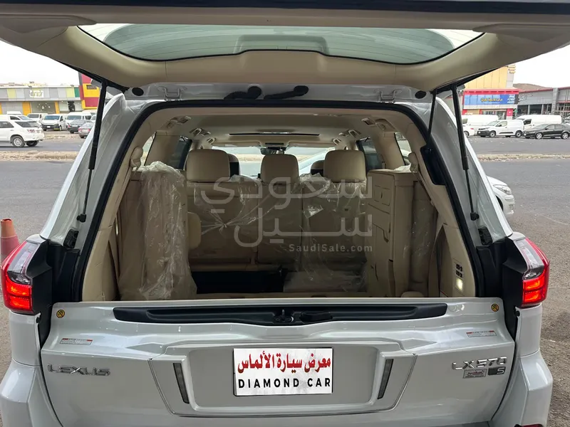 2021 لكزس إل إكس 570