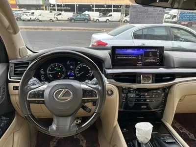 2021 لكزس إل إكس 570
