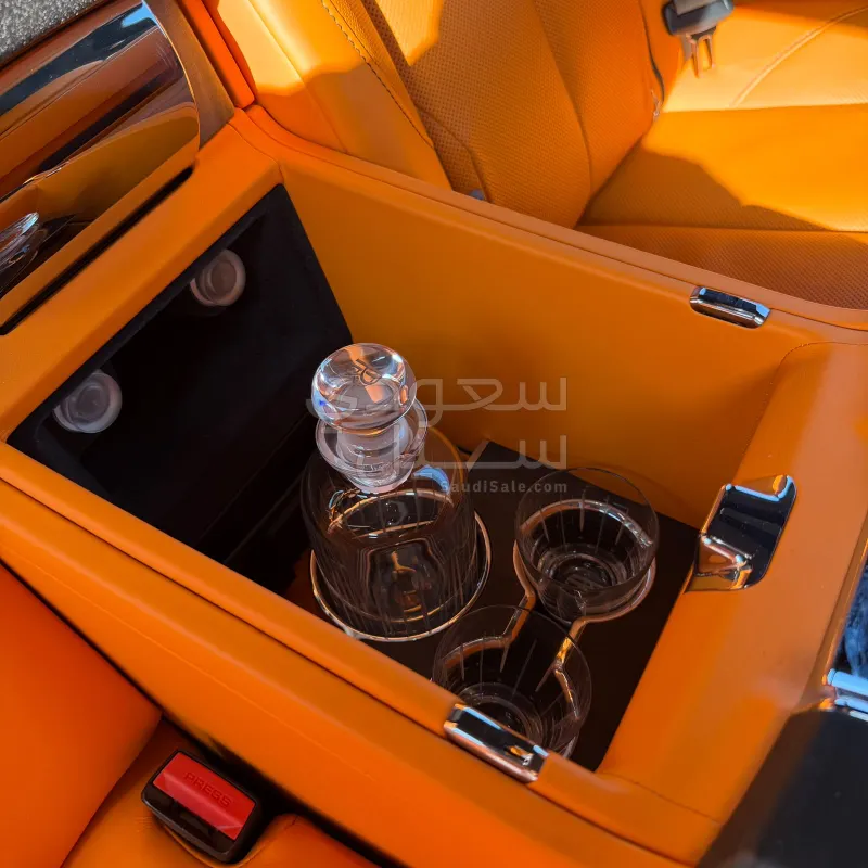 2019 رولز رويس كولينان سلفر بادج