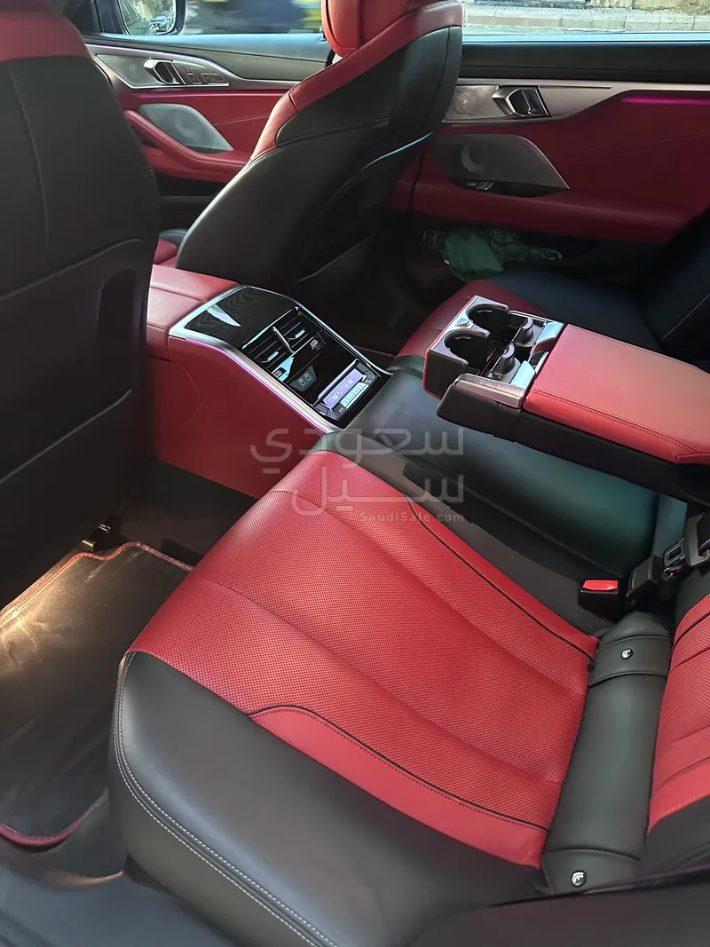 2020 بي ام دبليو الفئة الثامنة إم 850 أي
