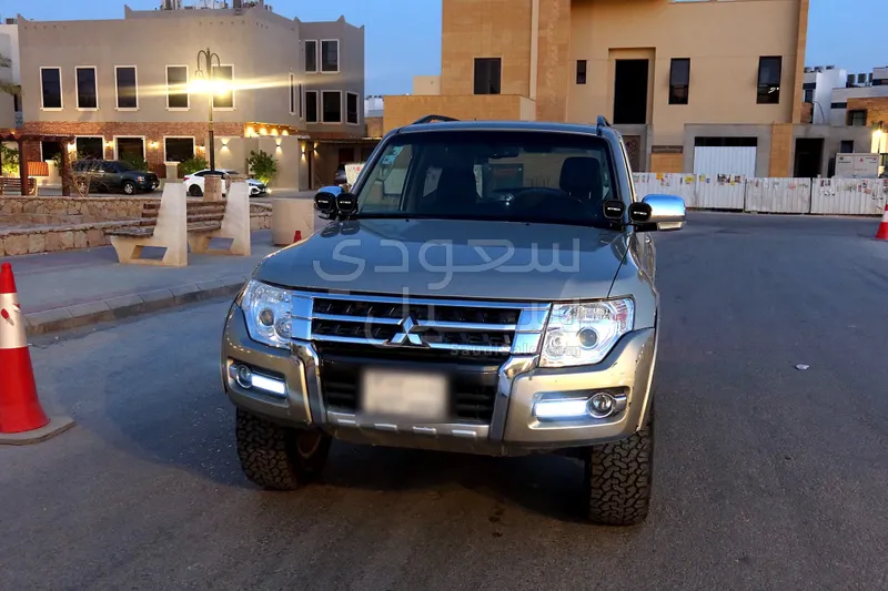 2018 متسوبيشي باجيرو