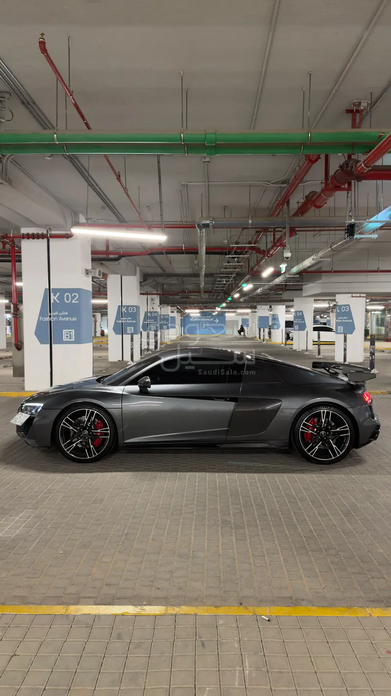 2023 اودي ار 8 في 10 بلس