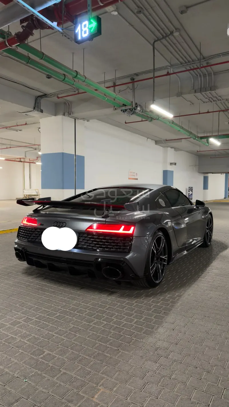 2023 اودي ار 8 في 10 بلس