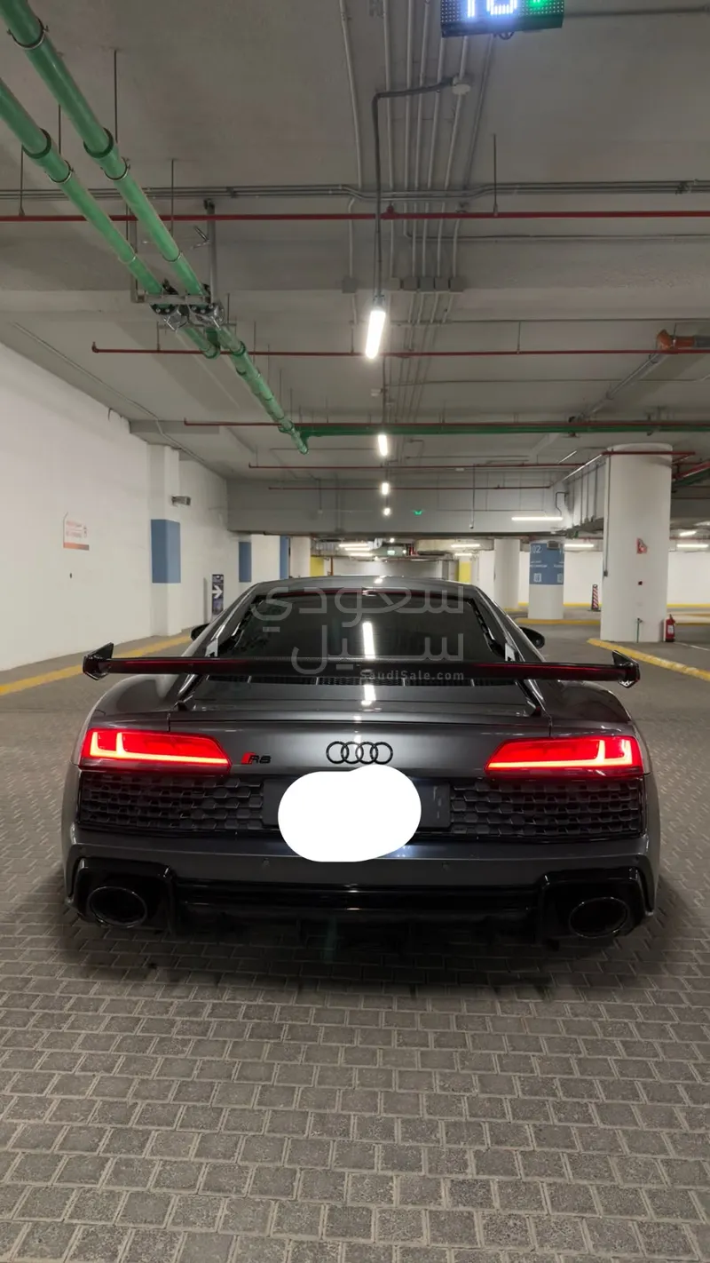 2023 اودي ار 8 في 10 بلس