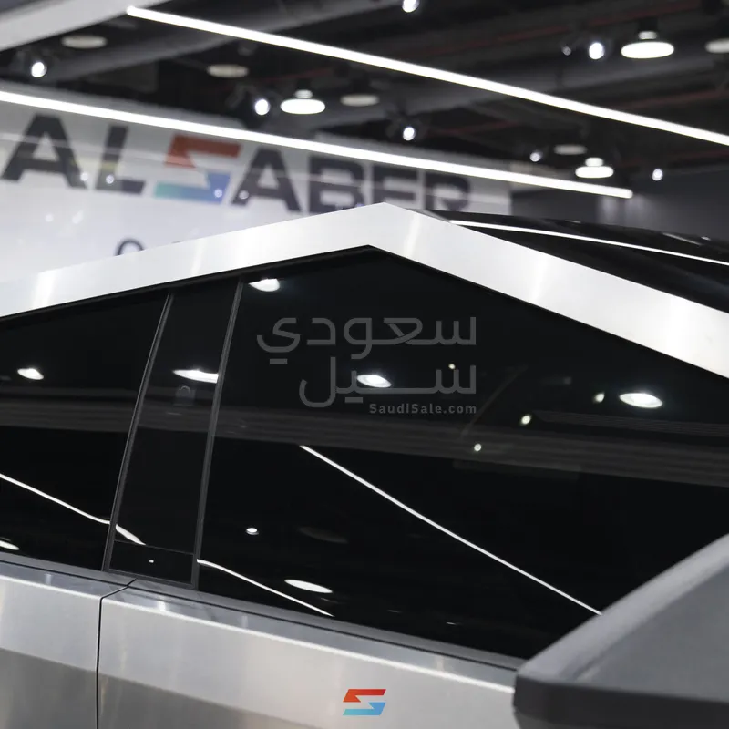 2024 تيسلا سايبر تراك