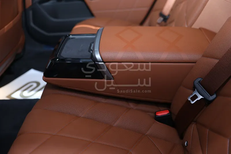 2027 بي ام دبليو الفئة السابعة 735أي