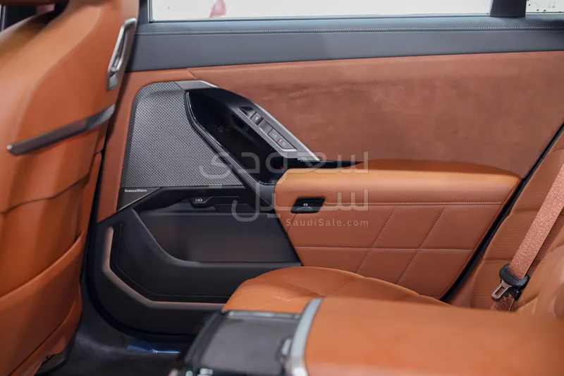 2027 بي ام دبليو الفئة السابعة 735أي