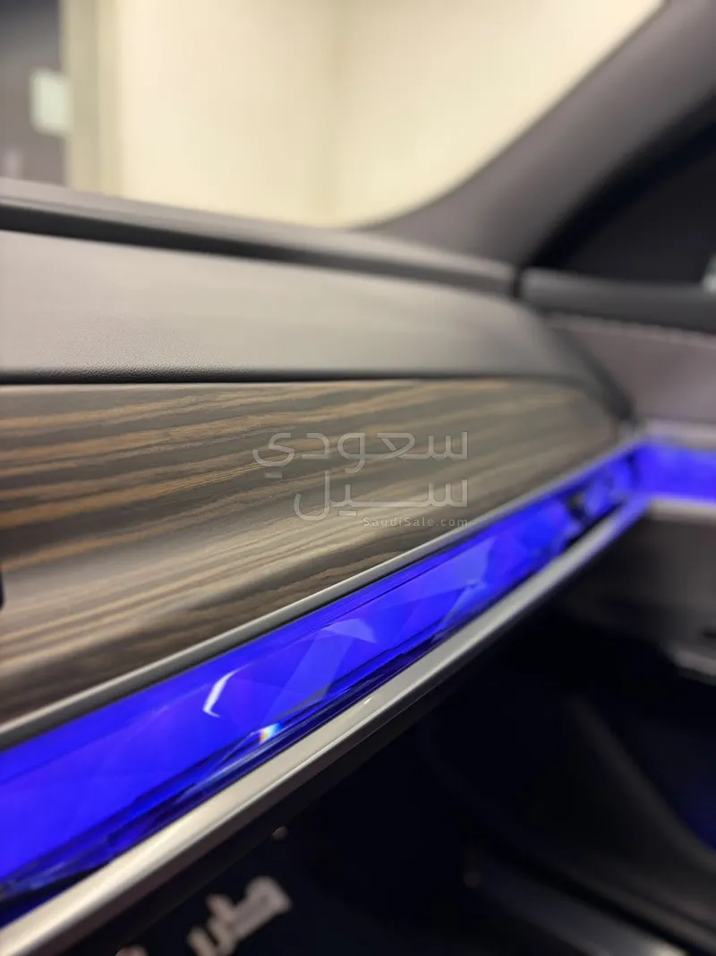 2024 بي ام دبليو الفئة السابعة 735أي