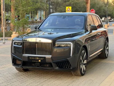 2022 رولز رويس كولينان سلفر بادج