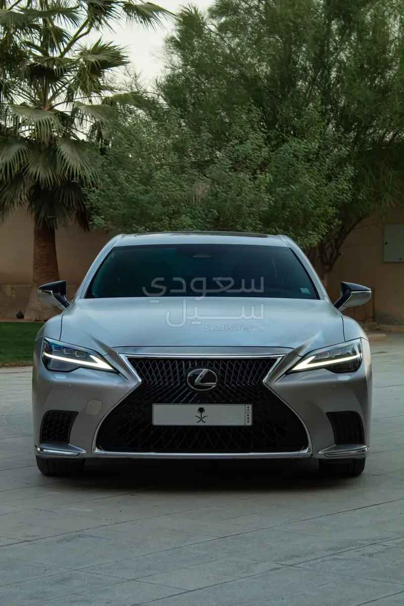 2025 لكزس إل إس 500