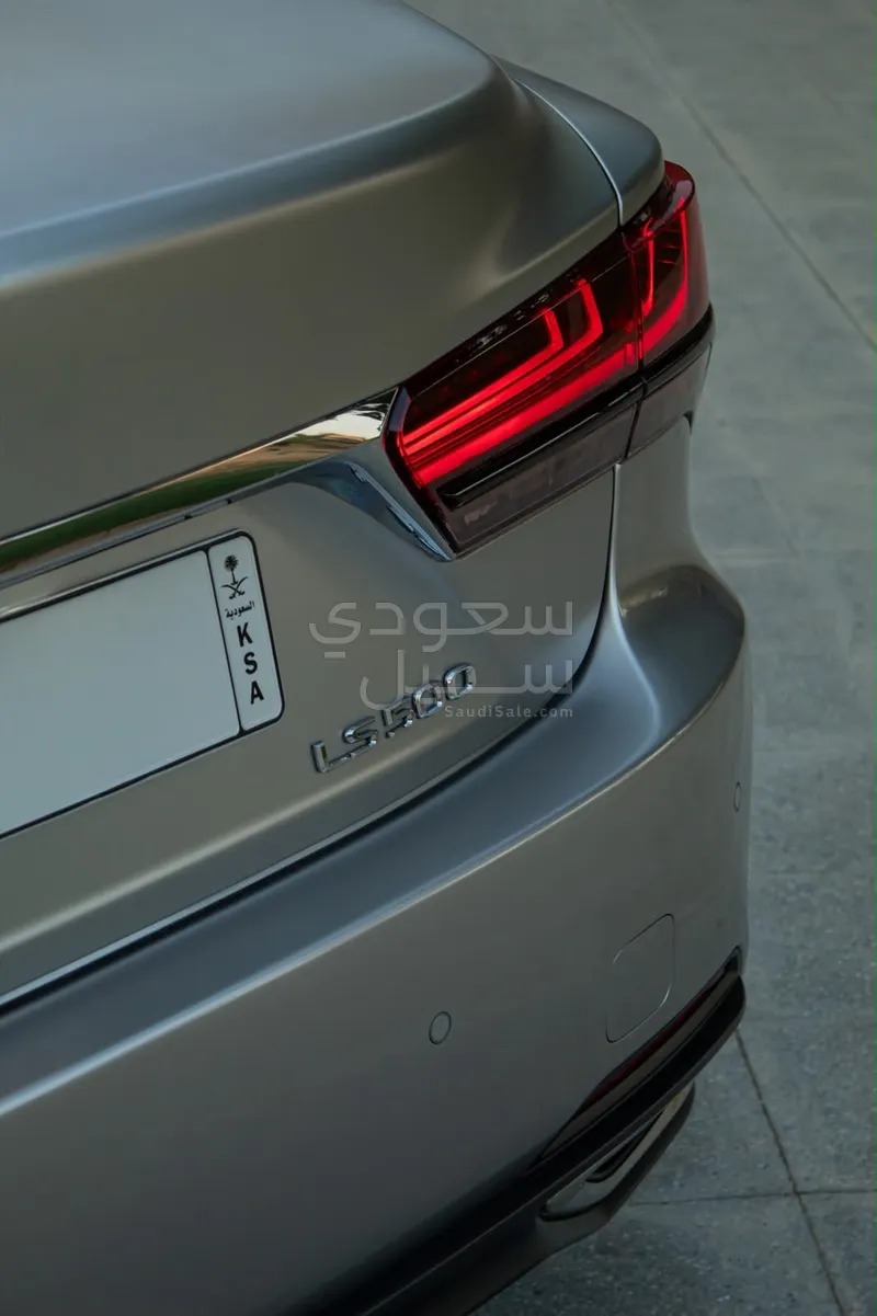 2025 لكزس إل إس 500