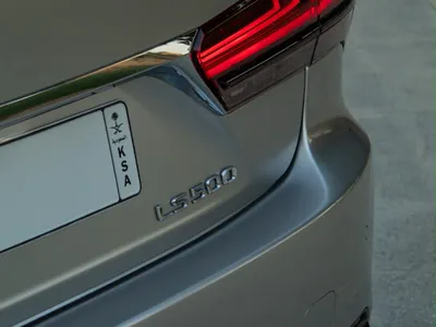 2025 لكزس إل إس 500