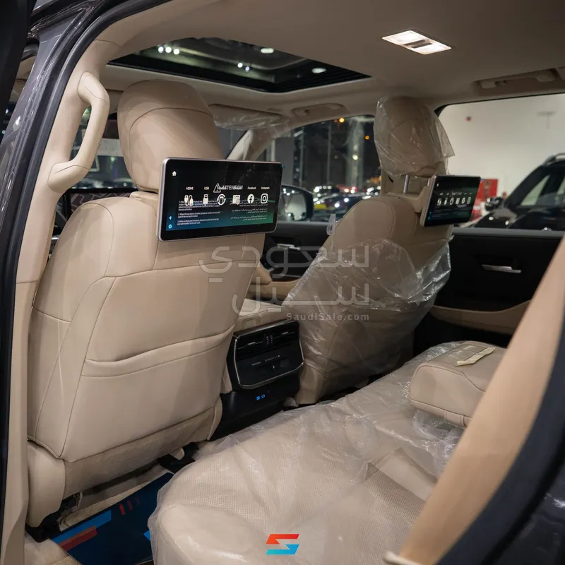 2024 تويوتا لاند كروزر جي اكس ار4