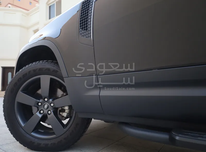 2024 لاند روفر ديفيندر 110 اس اي