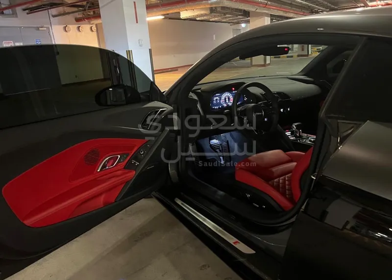2023 اودي ار 8 في 10 بلس
