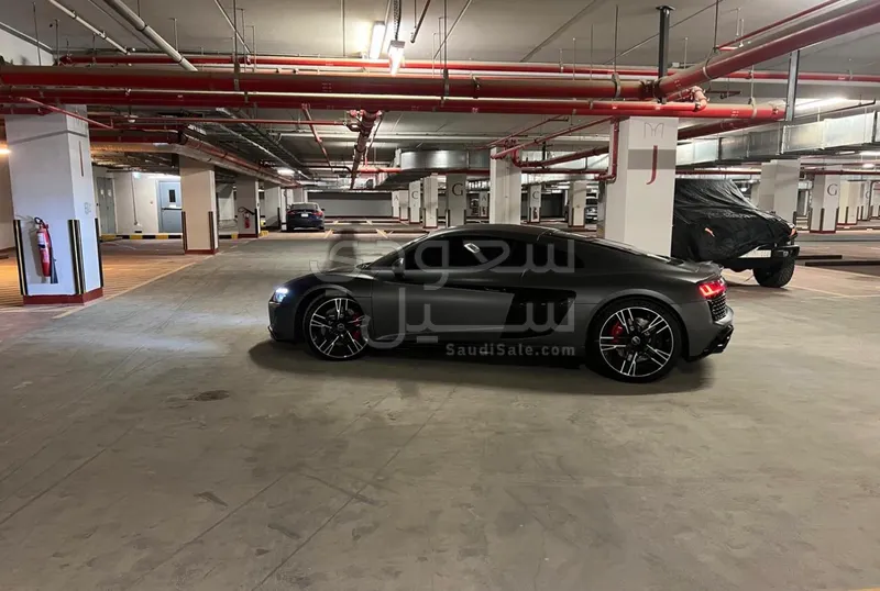 2023 اودي ار 8 في 10 بلس