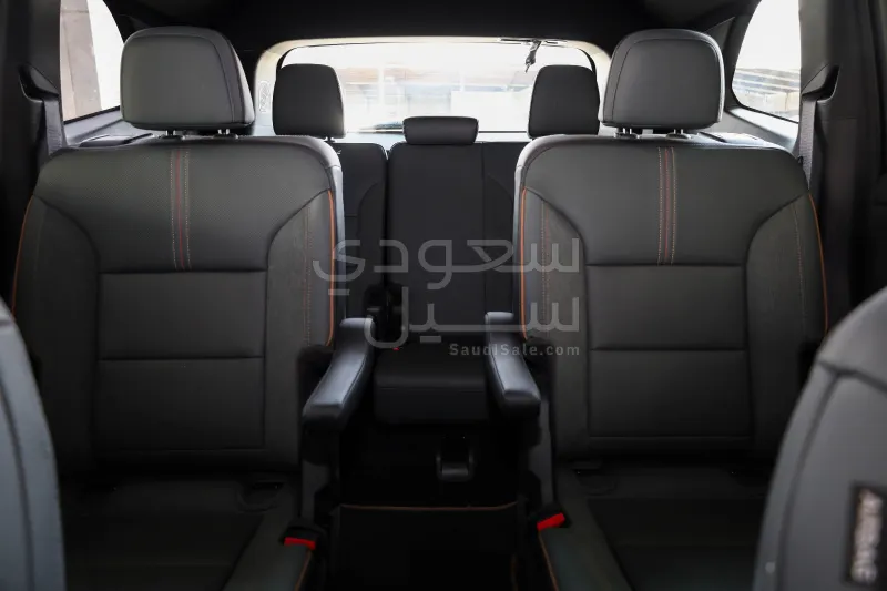 2025 جي ام سي اكاديا اس ال تي