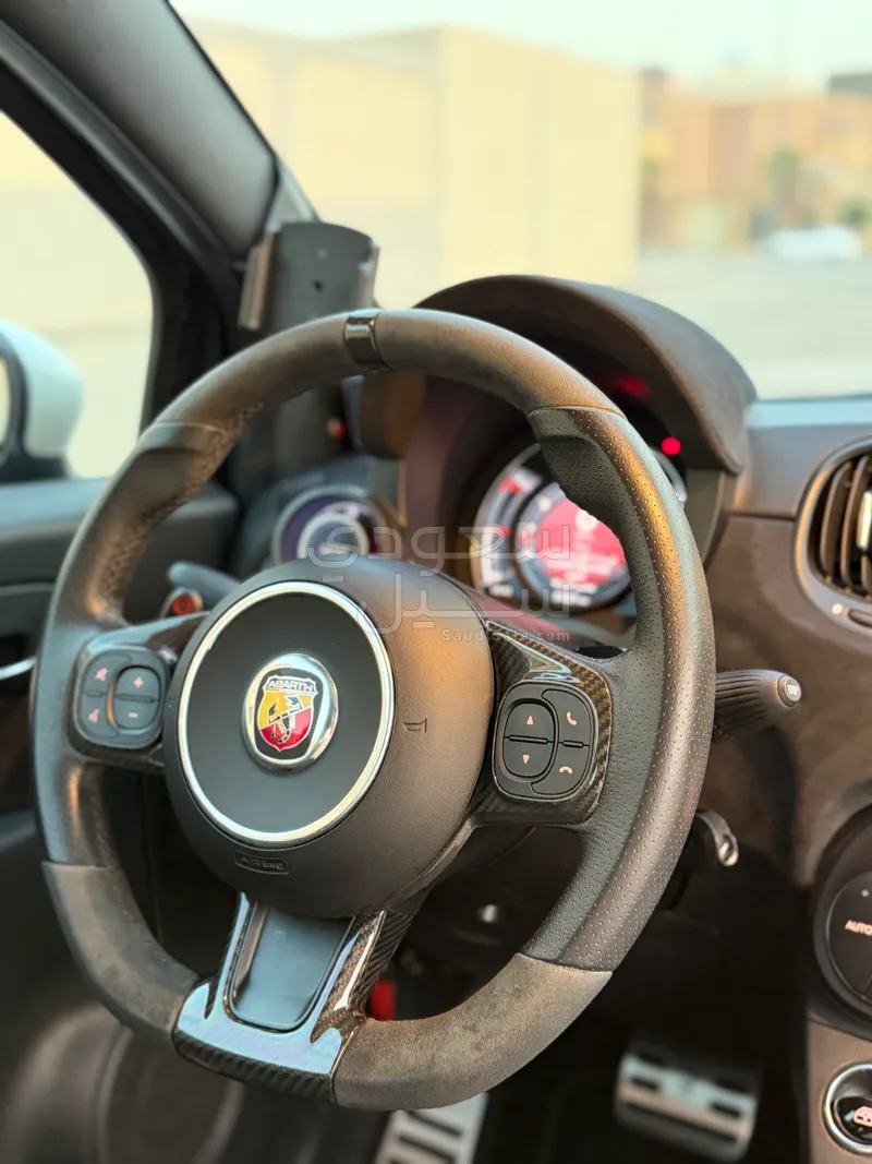 2022 فيات ابارث 695 بايبوستو