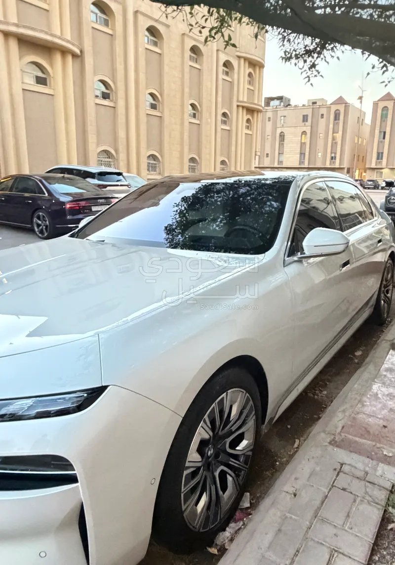 2023 بي ام دبليو الفئة السابعة 735أي