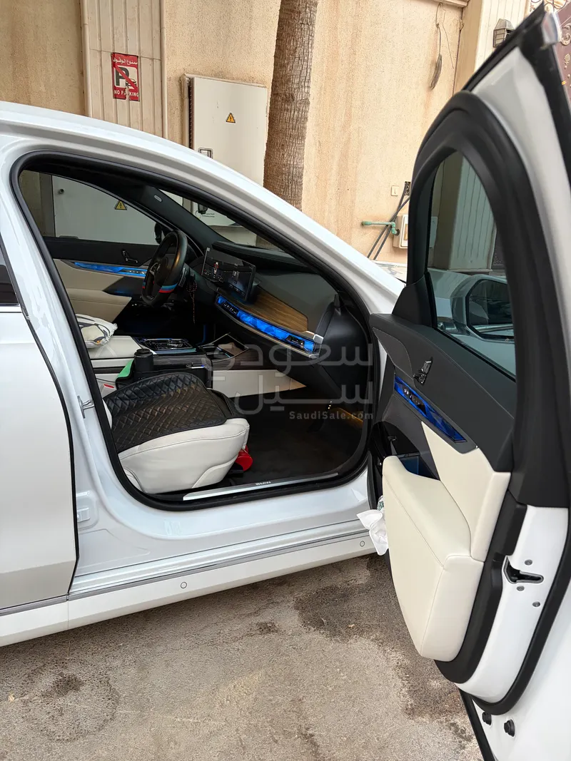 2023 بي ام دبليو الفئة السابعة 735أي