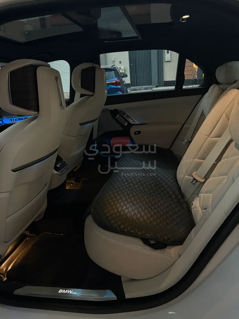 2023 بي ام دبليو الفئة السابعة 735أي