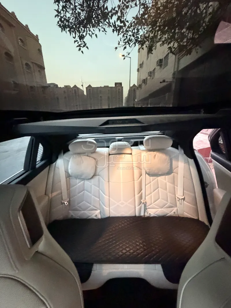 2023 بي ام دبليو الفئة السابعة 735أي