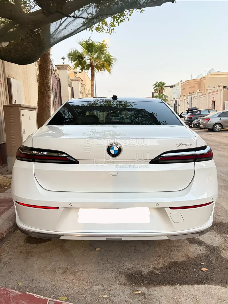 2023 بي ام دبليو الفئة السابعة 735أي