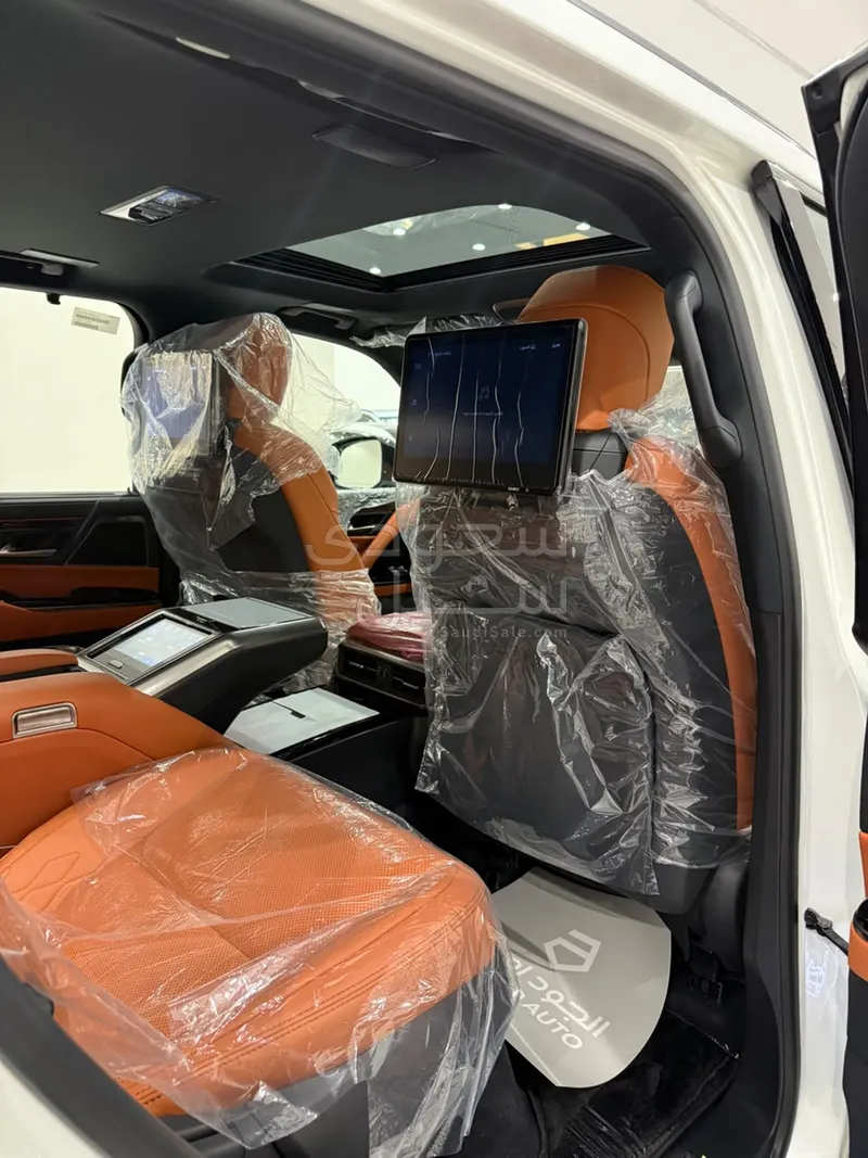 2025 لكزس إل إكس 600 vip بلاك بكج