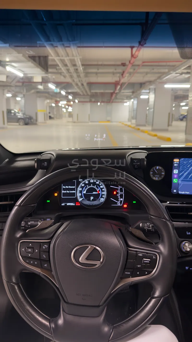 2023 لكزس إي إس 350