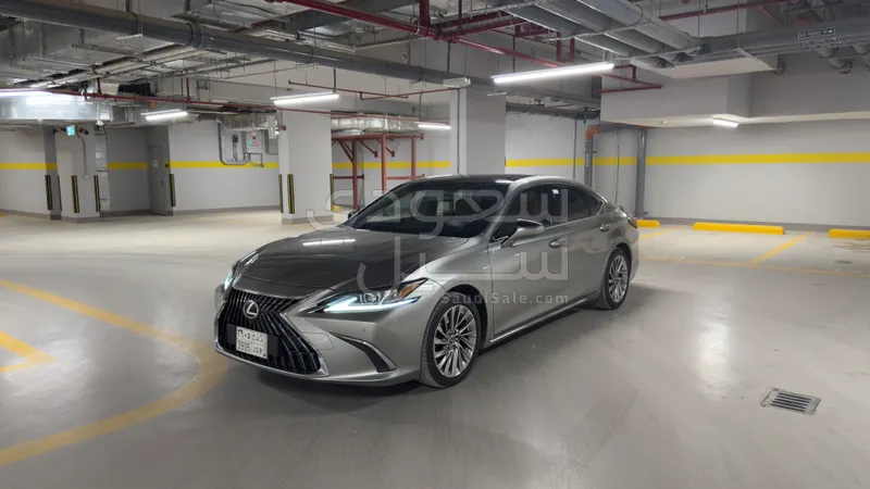2023 لكزس إي إس 350