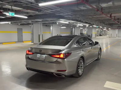 2023 لكزس إي إس 350