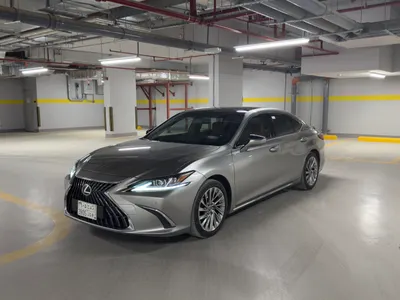 2023 لكزس إي إس 350