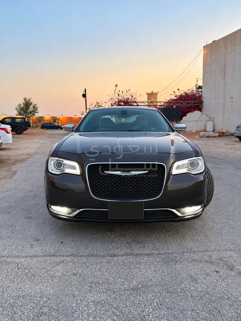 2017 كرايسلر 300 ليميتد