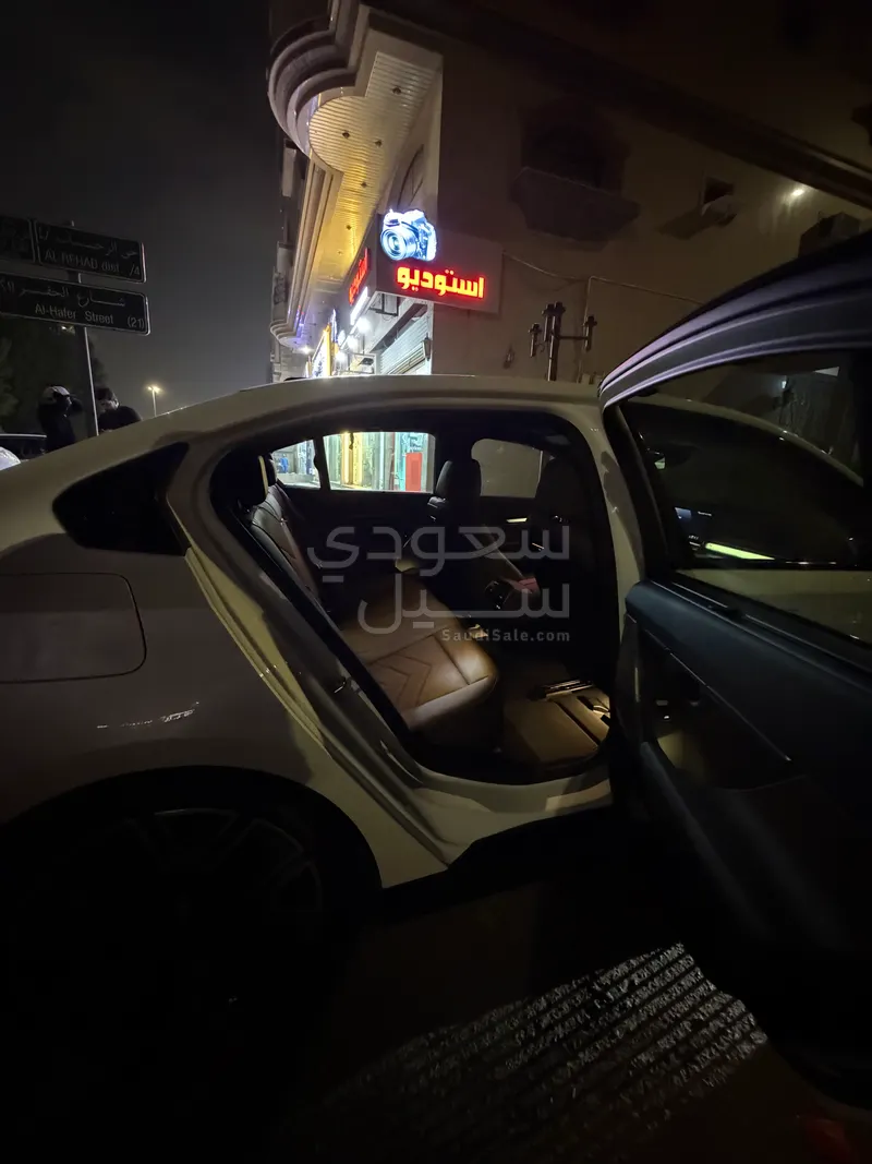 2024 بي ام دبليو الفئة الخامسة 520 أي