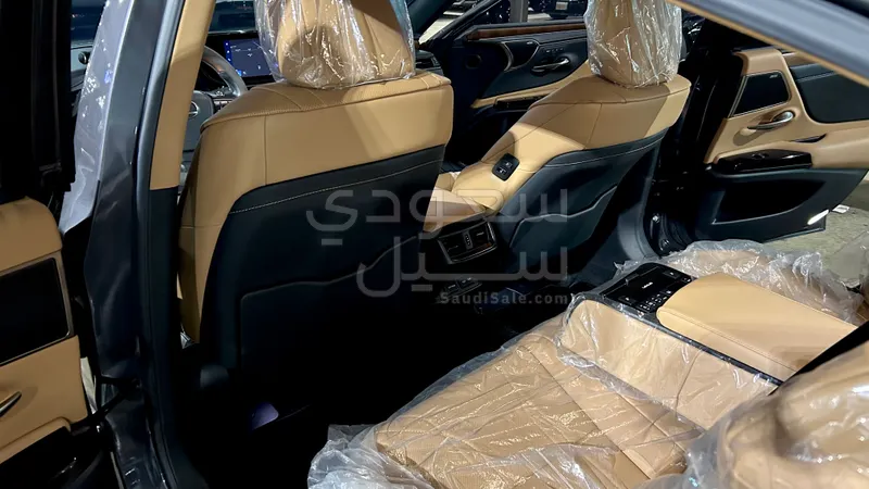 2024 لكزس إي إس 350 دي دي